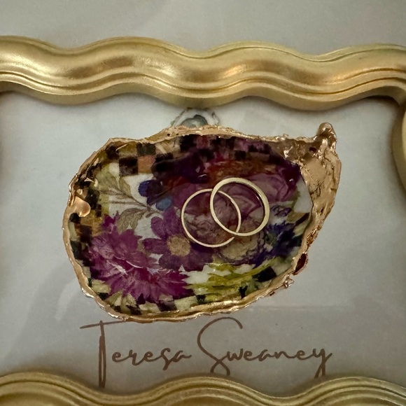 Handmade Jewelry - Oyster Shell White Flower Market Decoupage Ring Dish